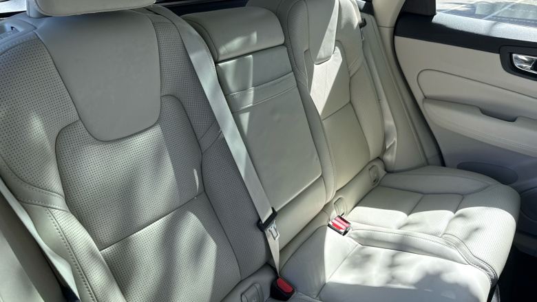 Volvo Xc60 2.0 D5 PowerPulse Inscription Pro 5dr AWD G tronic Diesel Estate